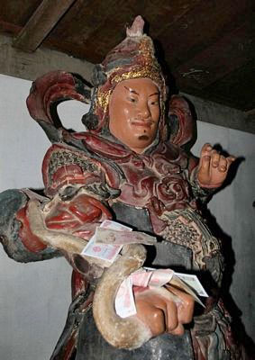 CHÚNG TA CÓ ĐUA NHAU "HỐI LỘ" THÁNH THẦN?