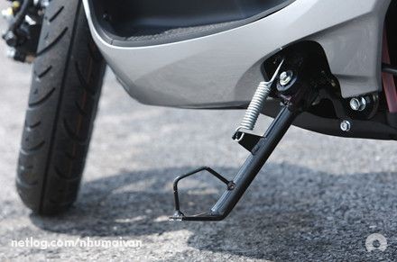 Câu chuyện về cái chống xe gắn máy...